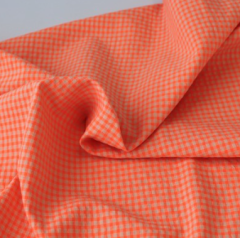 TROZO SEERSUCKER NARANJA FLUOR CUADRO PEQUEÑO 50cm