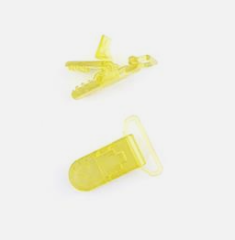 PINZA CHUPETERO PLASTICO TRANSPARENTE AMARILLO